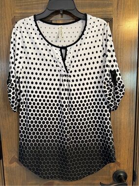 PerSeption Concept Black & White Honeycomb Scoop Neck Blouse